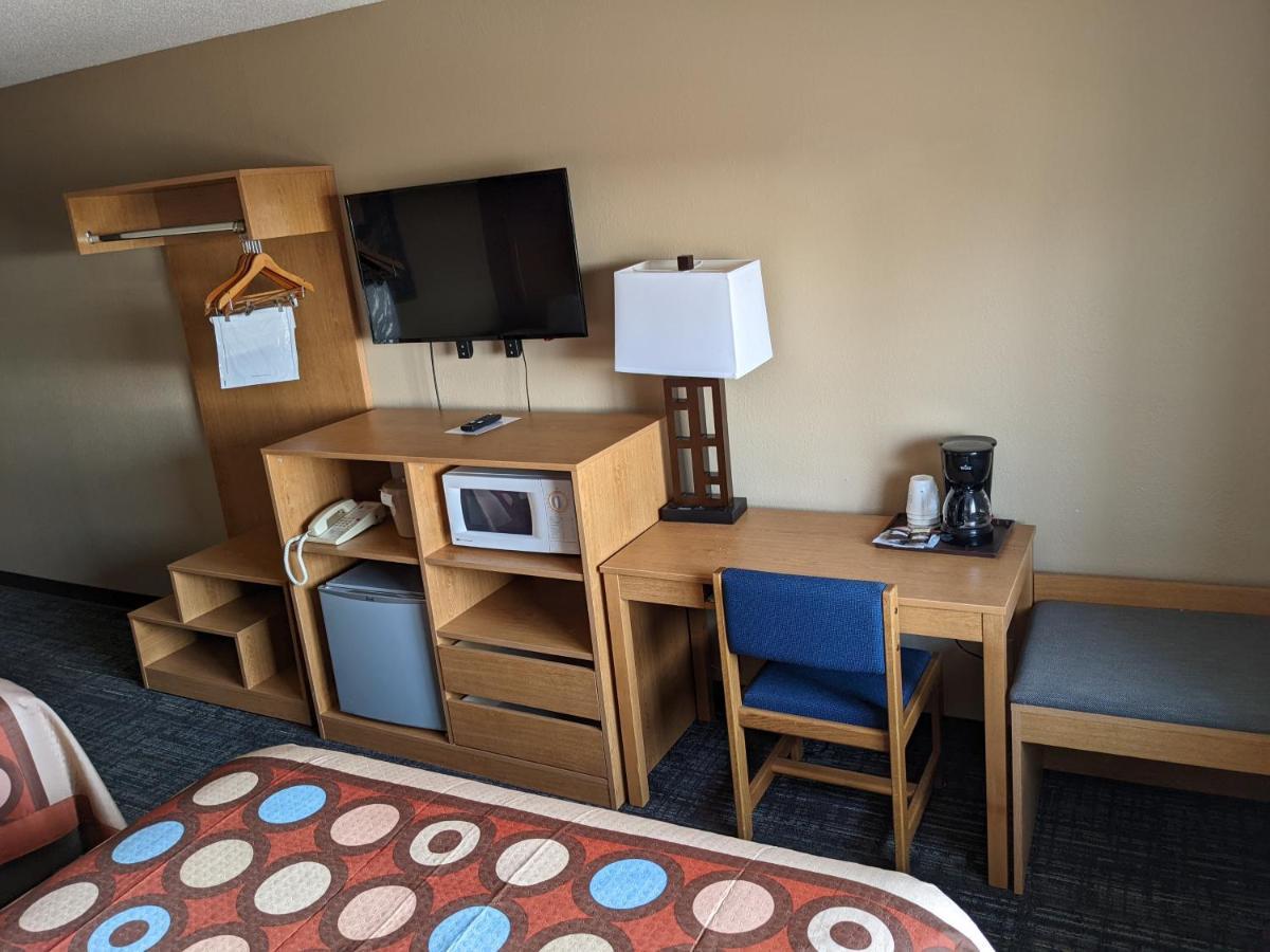 Super 8 By Wyndham Baxter/Brainerd Area Hotel Kültér fotó