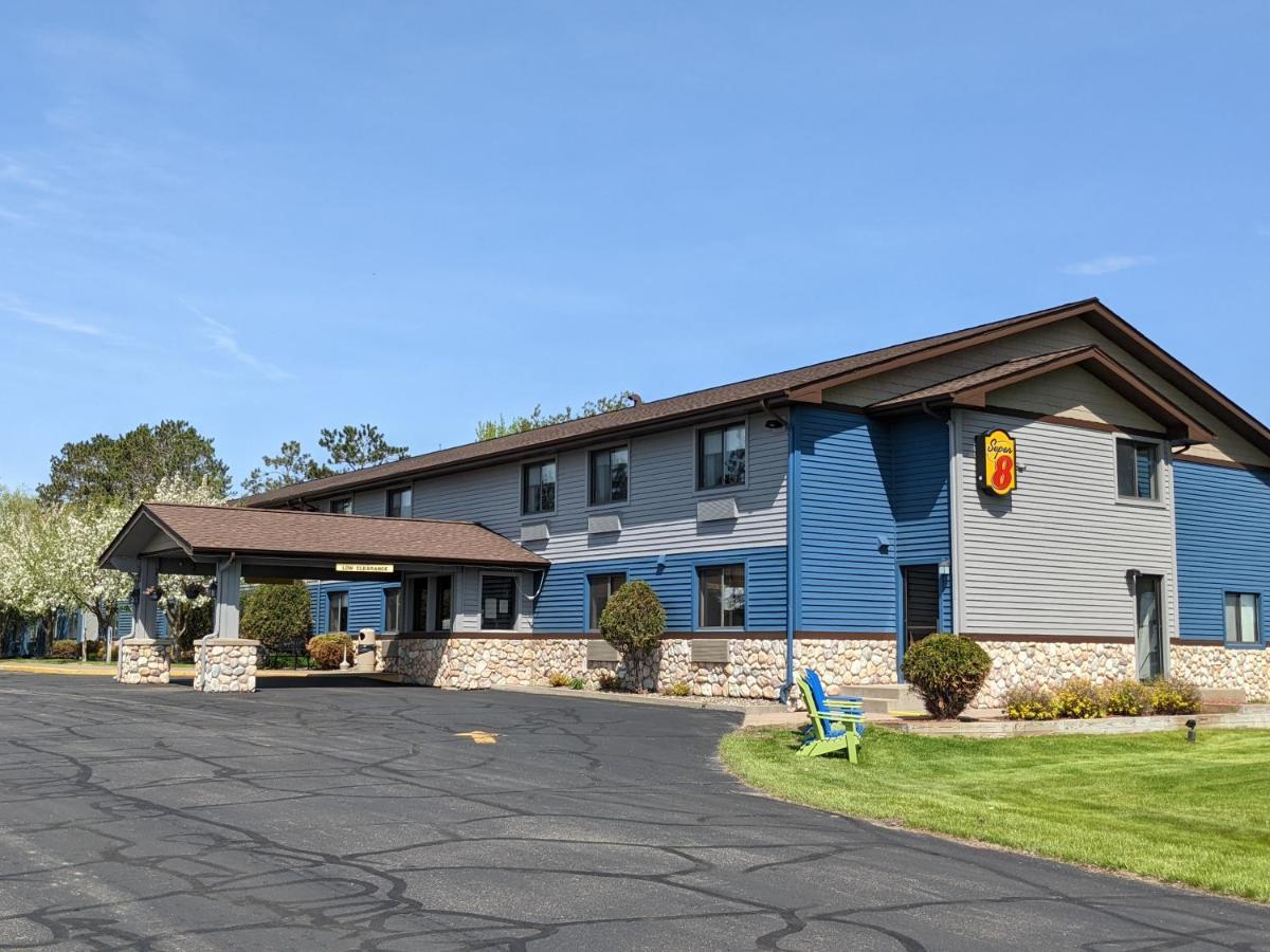 Super 8 By Wyndham Baxter/Brainerd Area Hotel Kültér fotó
