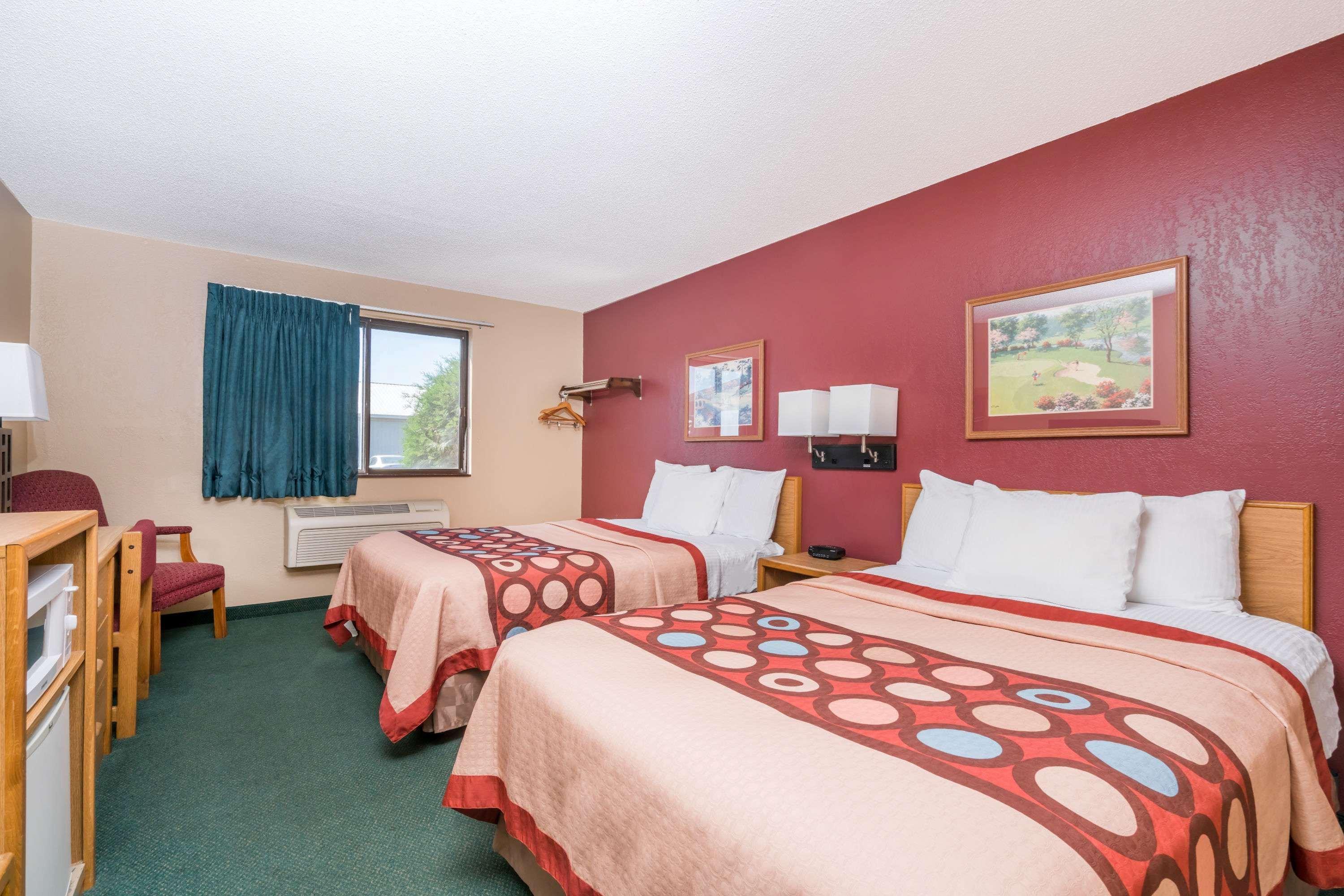 Super 8 By Wyndham Baxter/Brainerd Area Hotel Kültér fotó