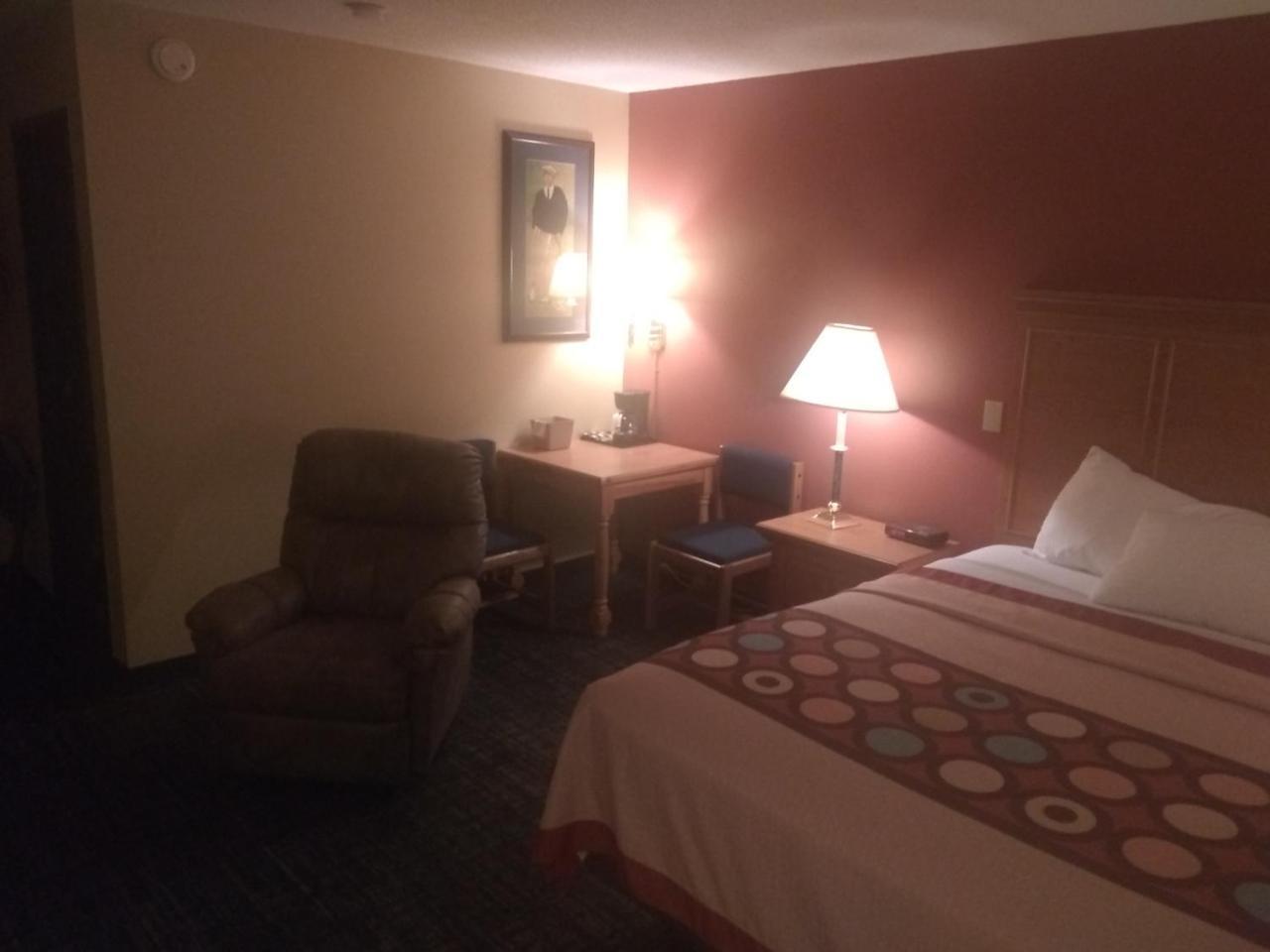 Super 8 By Wyndham Baxter/Brainerd Area Hotel Kültér fotó