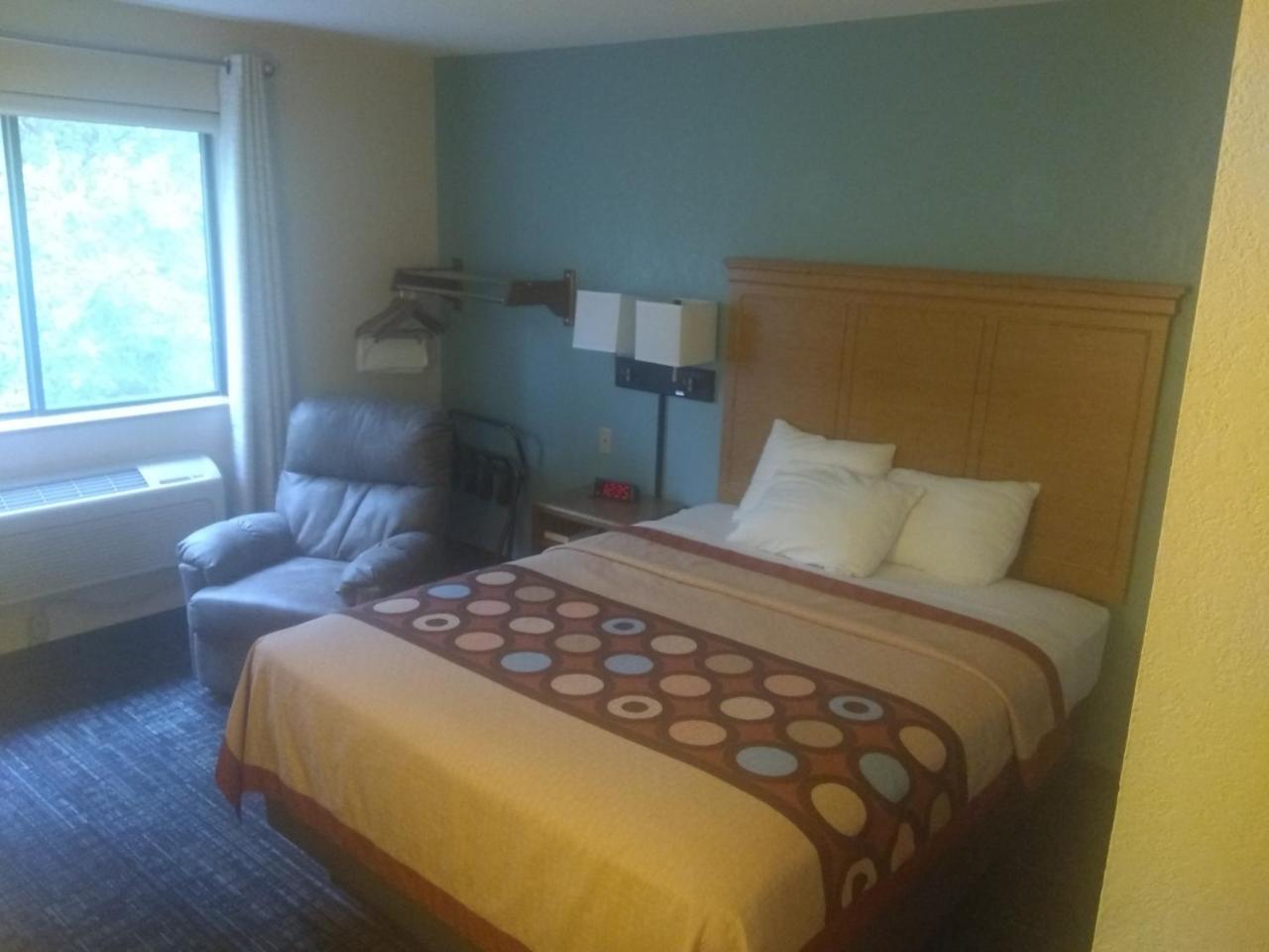 Super 8 By Wyndham Baxter/Brainerd Area Hotel Kültér fotó